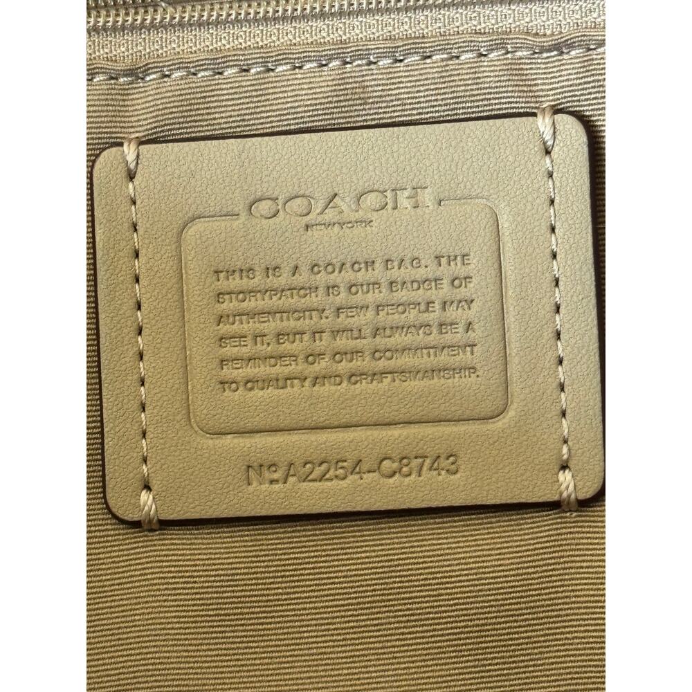 Coach City Tote Printed Coated CanvasWith Smooth Leather Handles And Trim - Picture 4 of 8